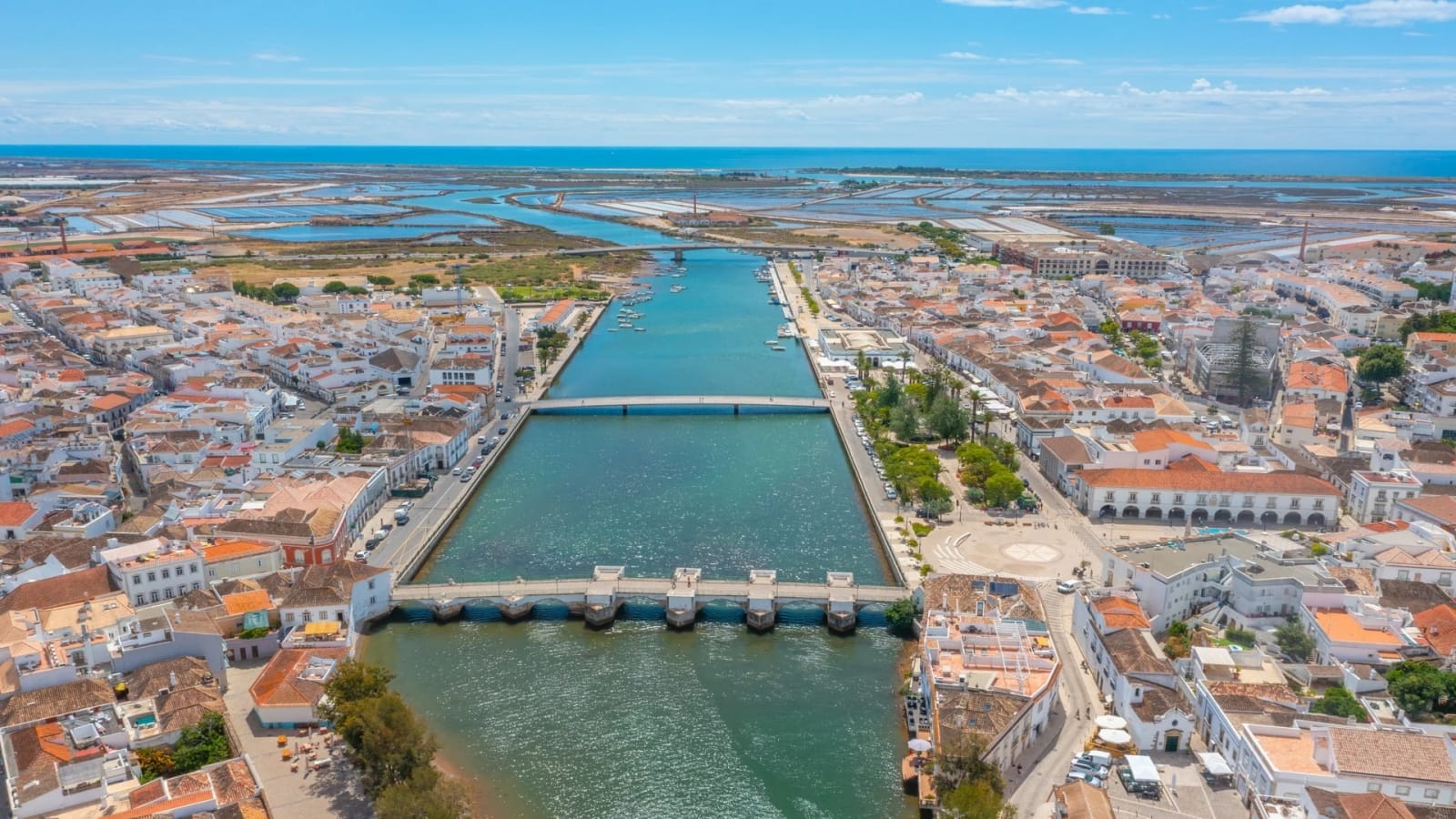 Vista aérea de Tavira, Algarve, com o rio Gilão