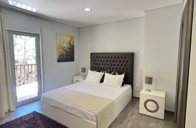 Quarto do Apartamento T1 Panorama Rio, com varanda sobre o rio