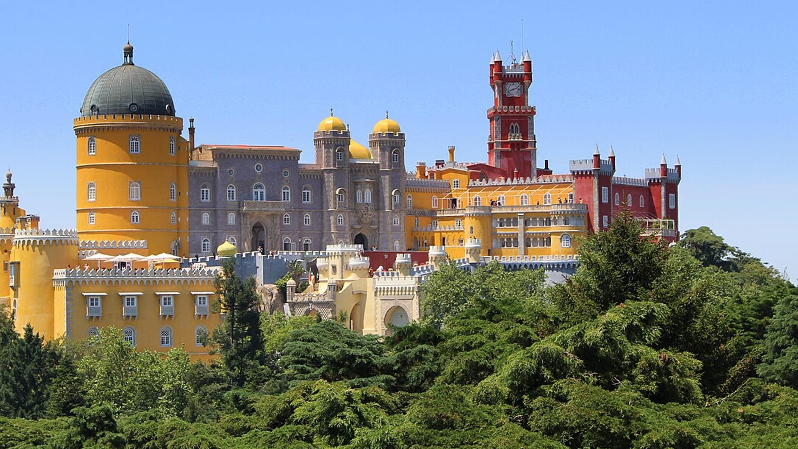 Palácio da Pena sobre a Serra de Sintra, Portugal